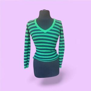 Bitten by Sarah Jessica Parker Green and Navy Striped Sweater #preppy #y2kvibes